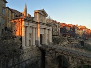 65  Porta San Giacomo nei colori del tramonto